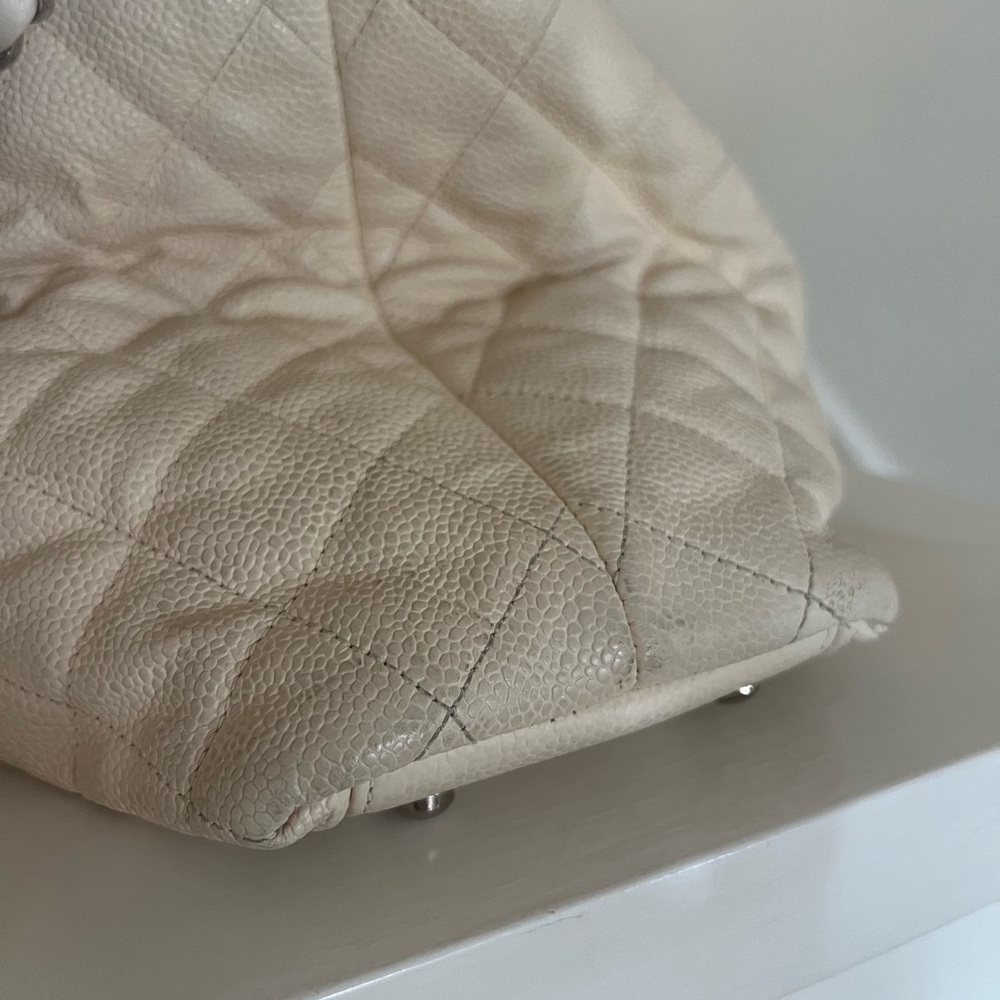 Chanel off-white French Riviera Hobo. Caviar leather. - Picture 11 of 13